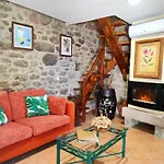 Casa Do Penedo * 卡斯特罗拉沃雷罗