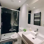Casa Do Penedo 卡斯特罗拉沃雷罗