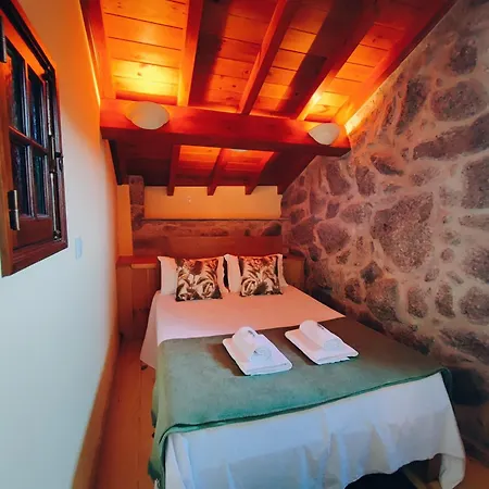 Casa Do Penedo Semesterbostad Castro Laboreiro